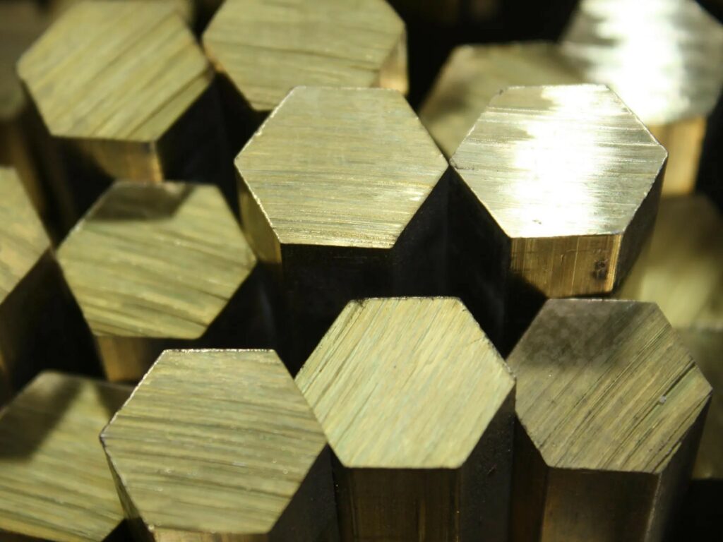 Латунный шестигранник тянутый 95 мм ЛС63-3 ГОСТ 2060-2006