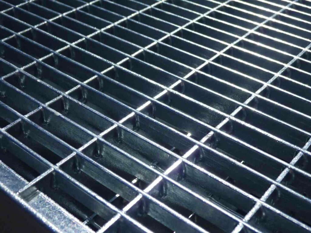 Прессованный настил 1000х1000 мм 33х33 мм 30х2 мм ТУ 25.11.23-015-57099372-2018