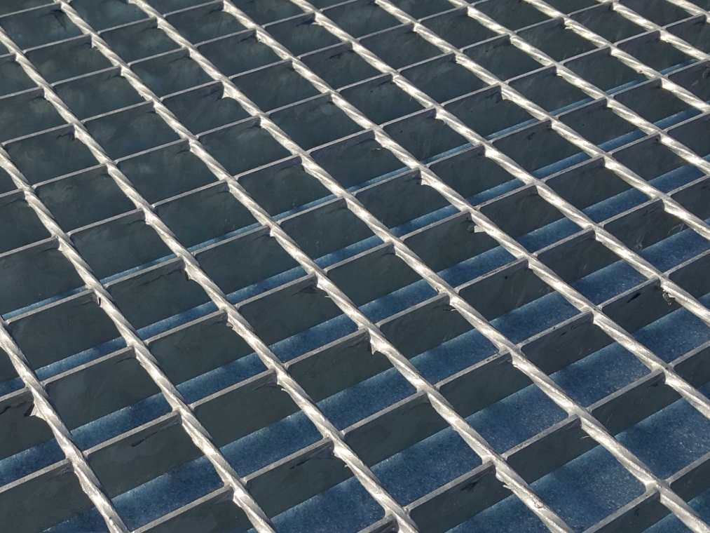 Настил сварной ступень 700x270 33x33 30x2 DIN 24537